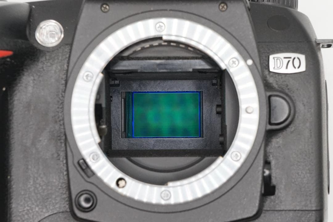 Nikon D70 デジタル一眼レフ 標準ズーム BT 充電器 メモリーカード付