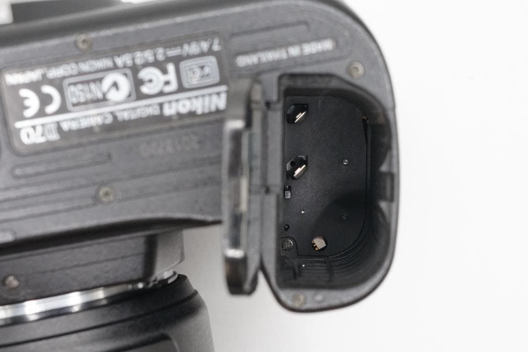 Nikon D70 デジタル一眼レフ 標準ズーム BT 充電器 メモリーカード付