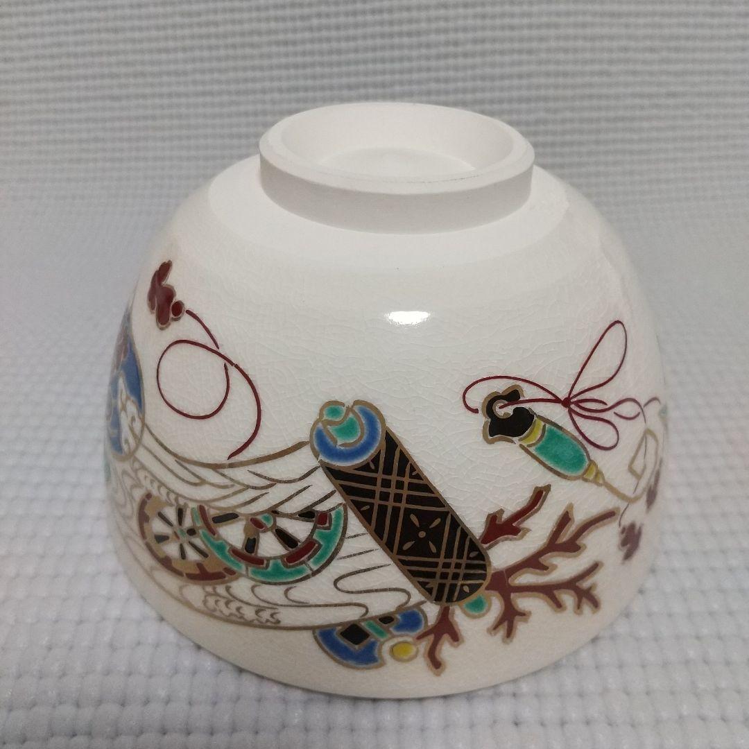 めでたい厚塗色絵〈宝尽くし／兜／片輪車波〉 押小路 京焼 茶碗 ＜未使用品＞