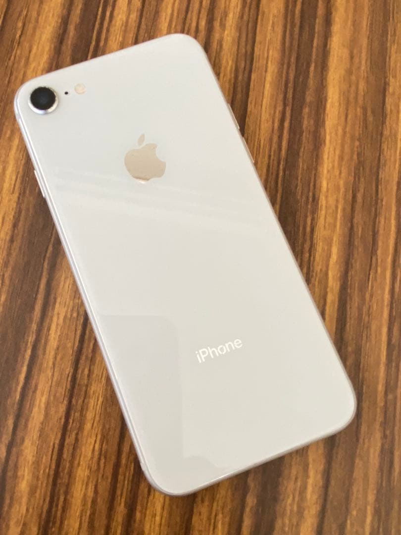 iPhone 8 シルバー 64GB SIMフリー
