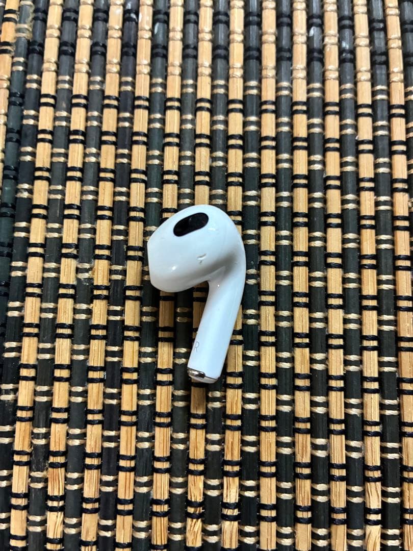 AirPods 第3世代　ライトニング充電