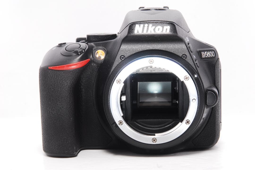 ✨自撮り可能機種 Bluetooth搭載機✨Nikon D5600レンズセット