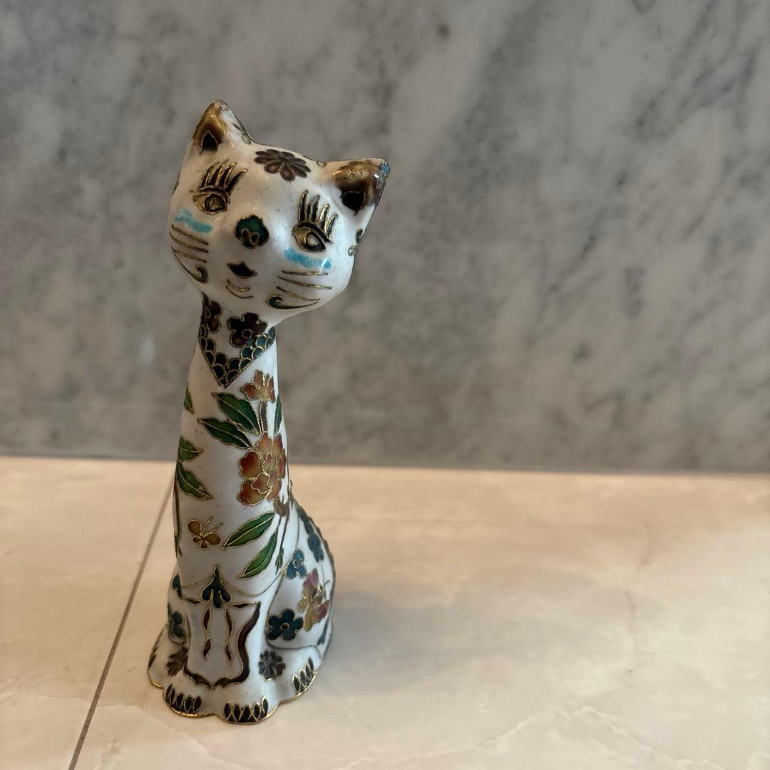 KAZUアンティーク入れ墨のように体に描かれたお花や金彩が芸術的な猫ちゃんの陶器
